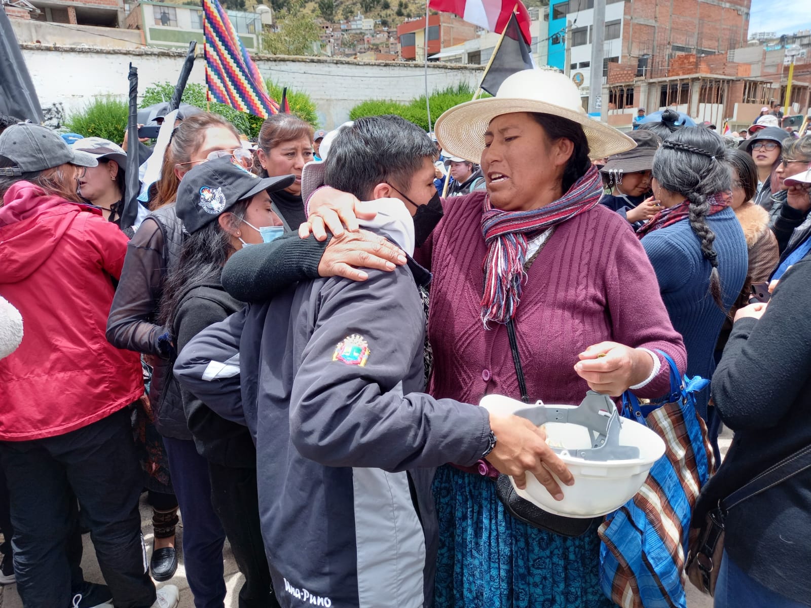 Mom and son protesters Perú